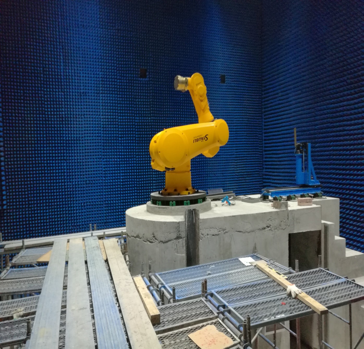 1651195590910003.jpg 遠場測試設備(機器人).jpg